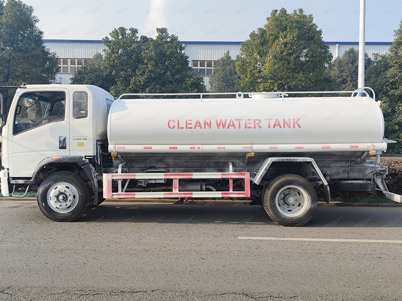 Howo 4x2 10 Kubikmeter Wassertankwagen