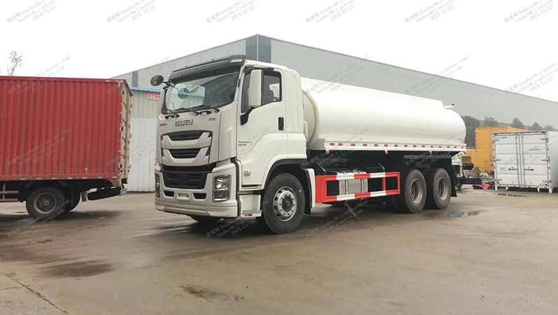 Isuzu 4x2 Sprinklerwagen 