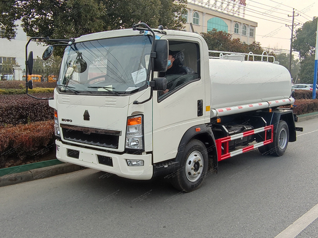 Howo 4x2 8 Kubikmeter Wassertankwagen