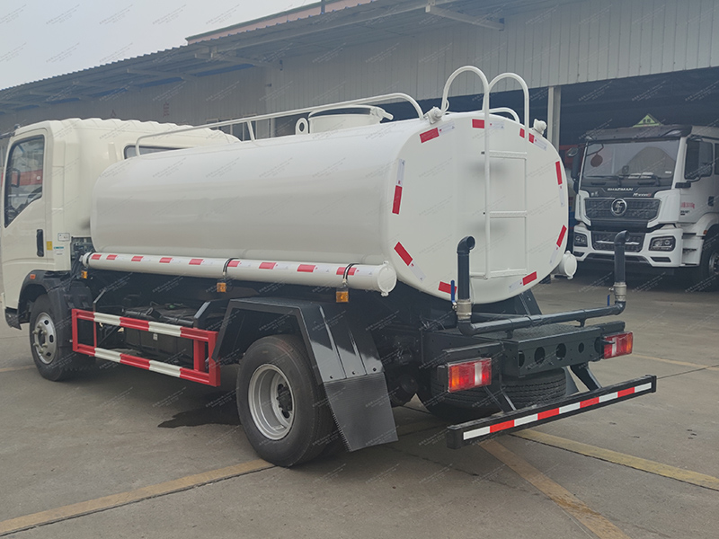 Howo 4x2 8 Kubikmeter Wassertankwagen