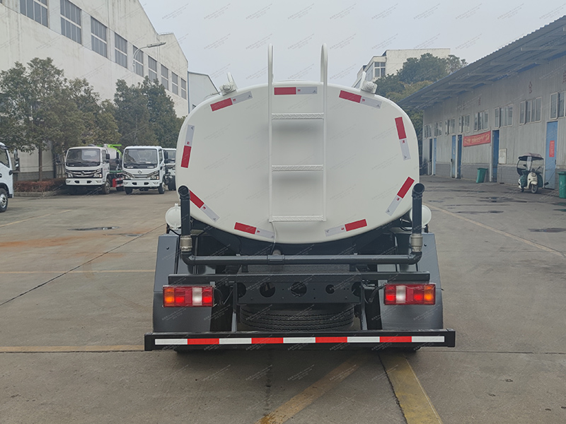 Howo 4x2 8 Kubikmeter Wassertankwagen