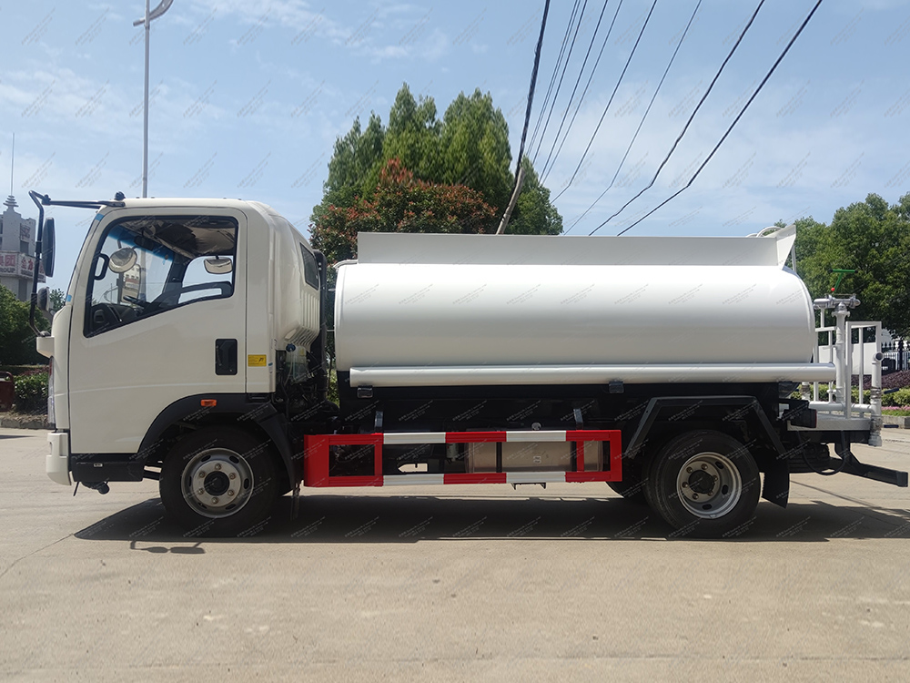 Howo 4x2 Kubikmeter Wassertankwagen
