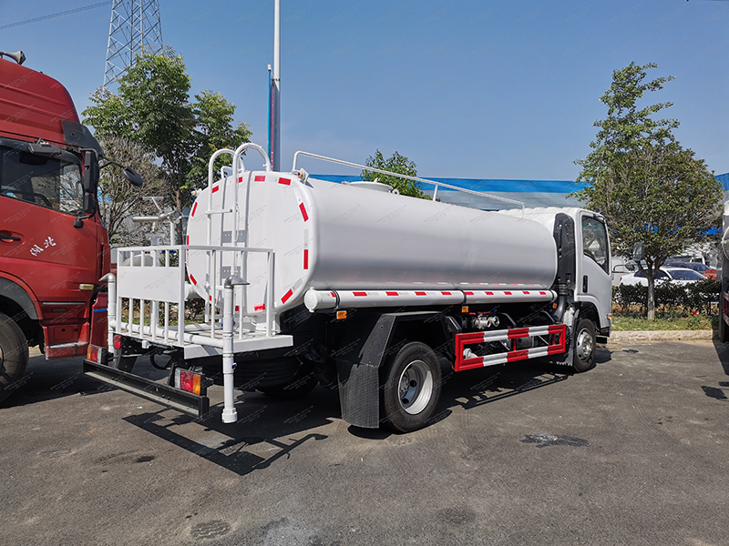 Isuzu 700p Sprinkler