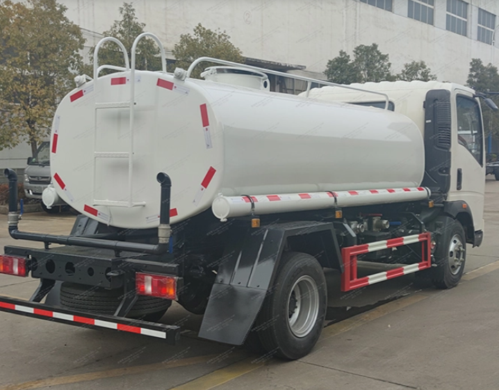 Howo 4x2 8 Kubikmeter Wassertankwagen