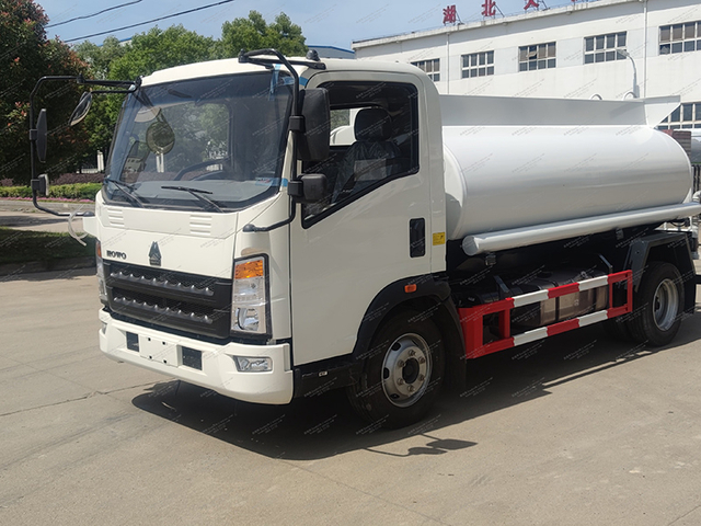 Howo 4x2 Kubikmeter Wassertankwagen