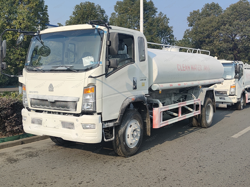 Howo 4x2 10 Kubikmeter Wassertankwagen