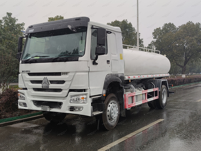 Howo 4x2 12 Kubikmeter Wassertankwagen