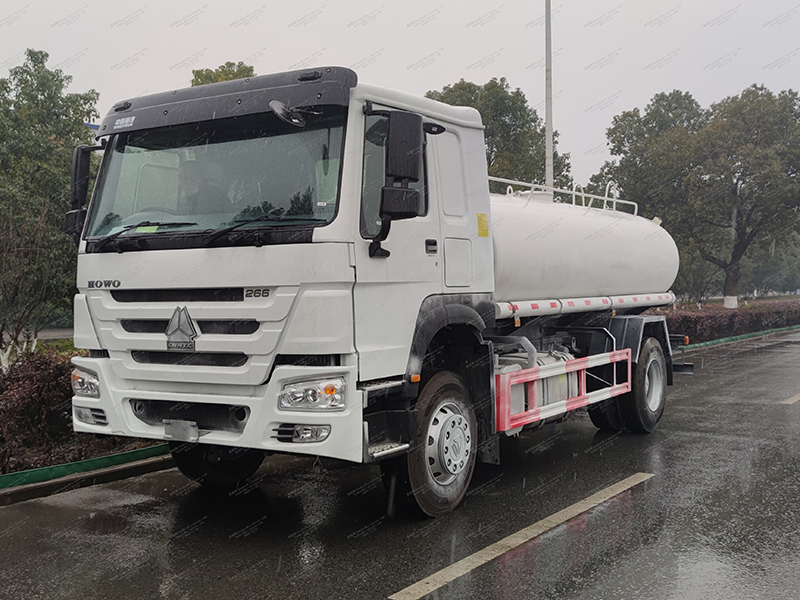 Howo 4x2 12 Kubikmeter Wassertankwagen